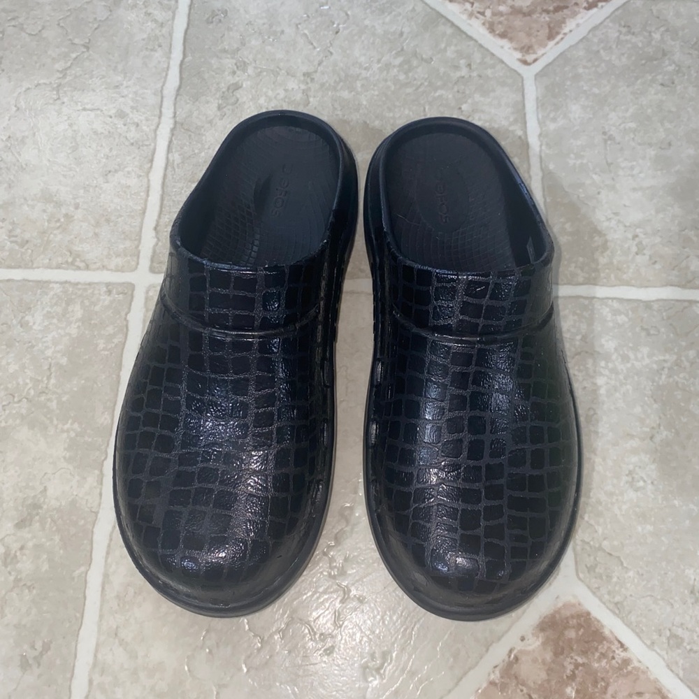 Oofos Oocloog Limited Edition Black Alligator Size W7